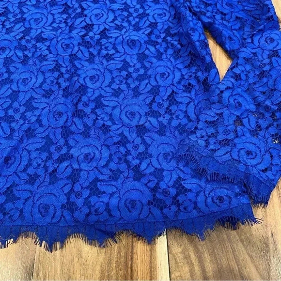 Diane Von Furstenberg Cobalt Blue Lace Top Size 0 EUC - Picture 12 of 13